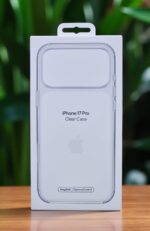 ⁦Apple iPhone 17 Pro Clear Case with MagSafe and camera control⁩ - الصورة ⁦3⁩